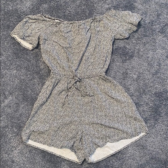 Abercrombie & Fitch Dresses & Skirts - Unworn off the shoulder romper